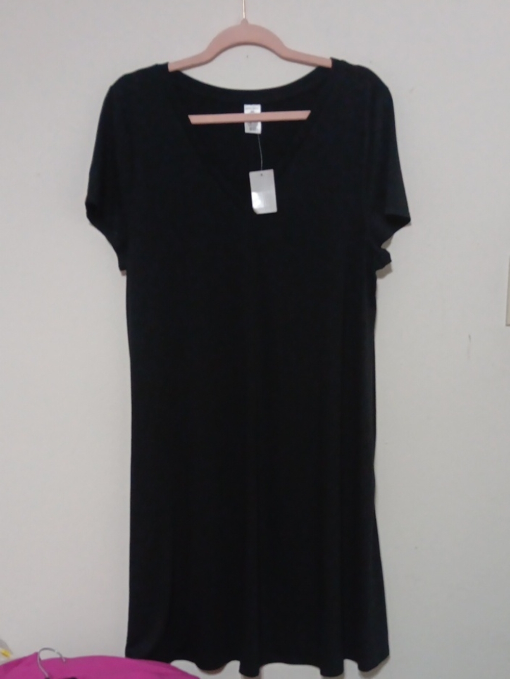 West Loop Black V-Neck Short Sleeve Top